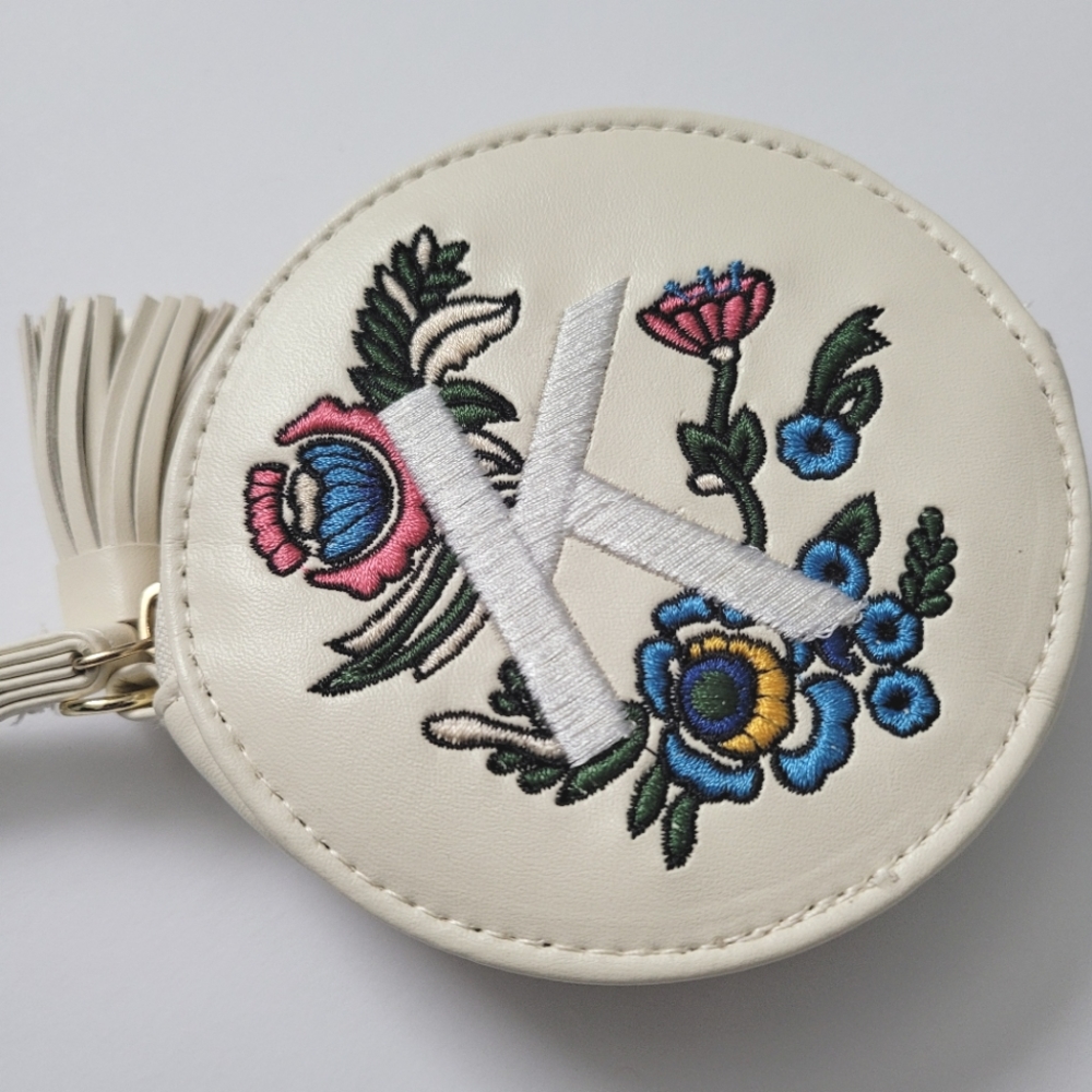 K inital and floral embroidered coin purse - Picture 3 of 3